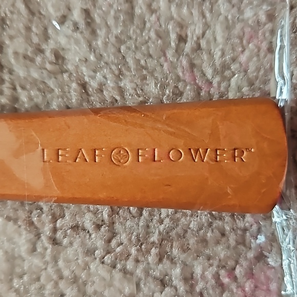 Leaf Flower hair brush -New - Picture 2 of 3